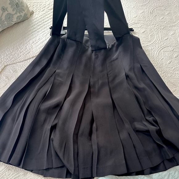 CHANEL Black Silk Pleated Skirt France NWOT SZ 6 SM - Med - Picture 6 of 12